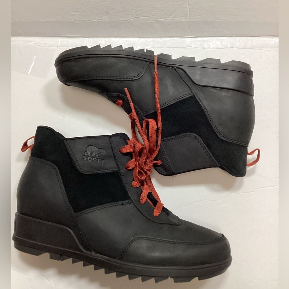 SOREL women’s black leather and suede platform boots size10